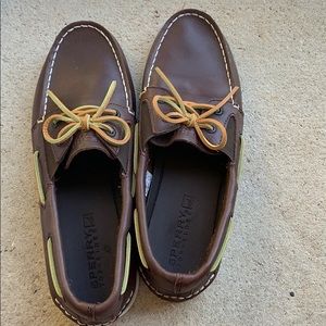 Brown slip on sperry w/ box